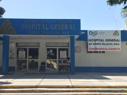 Los paramédicos de la Cruz Roja auxiliaron a Kenia y a bordo de una ambulancia la trasladaron hasta las instalaciones del Hospital General de Gómez Palacio. (ARCHIVO)