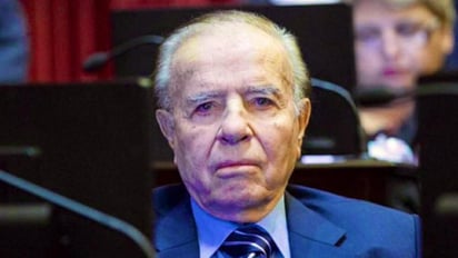 El expresidente argentino Carlos Menem, de 90 años, fue ingresado este martes en una clínica de Buenos Aires, confirmaron a Efe allegados al exmandatario y actual senador peronista. (ESPECIAL)