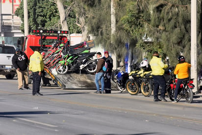 El jefe de Tránsito y Vialidad en Torreón, Alejandro Gutiérrez Zamudio, señaló que las acciones de ordenamiento vial no son un aspecto a negociar con los conductores de vehículos en general. (JESÚS GALINDO)