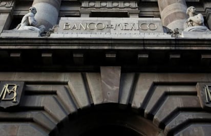 Banxico tiene disponibles un monto de hasta 60 mil millones de dólares que han servido para inyectar liquidez al mercado de cambios y asegurar un funcionamiento ordenado durante la pandemia.
(ARCHIVO)