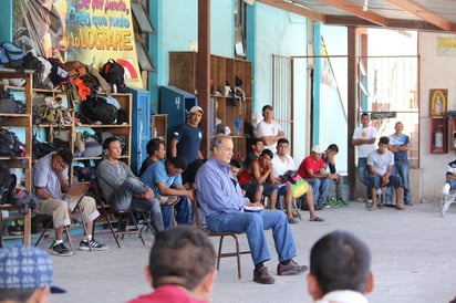 Pantoja (c) contrajo COVID-19 la semana pasada, motivo por el cual estuvo hospitalizado.