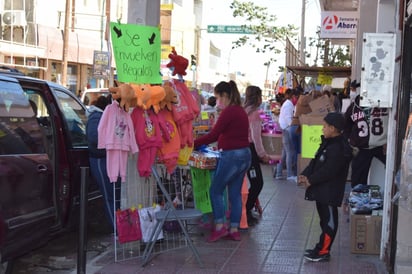 Los comerciantes de Matamoros dijeron que las calles del centro están invadidas por los vendedores ambulantes. (EL SIGLO DE TORREÓN) 