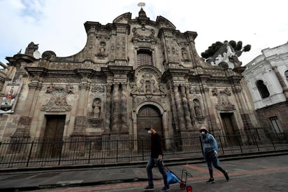 La estadística oficial sobre la COVID-19 en Ecuador no sumó este domingo nuevas muertes por la enfermedad, apartado que se mantuvo en 13,948 fallecimientos, mientras que los contagios subieron en 333 casos, informaron fuentes oficiales. (ARCHIVO) 