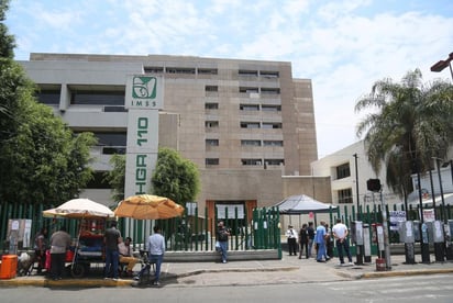 El IMSS atiende a dos terceras partes de las personas afectadas.