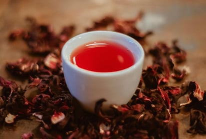 Ya sea blanco, verde, azul, rojo o negro, todas las variedades de té provienen de la misma planta Camellia Sinensis. (Especial) 