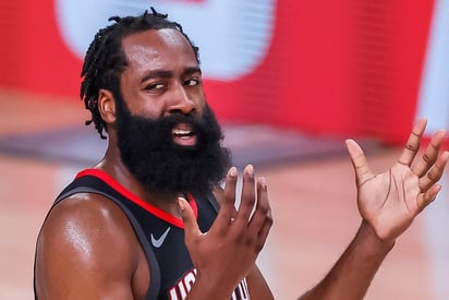 James Harden permanecerá en cuarentena hasta el viernes, lo que significa que la estrella de los Rockets de Houston podría ser elegible para jugar el sábado cuando el equipo finalmente arranque su temporada en Portland. (AGENCIAS) 