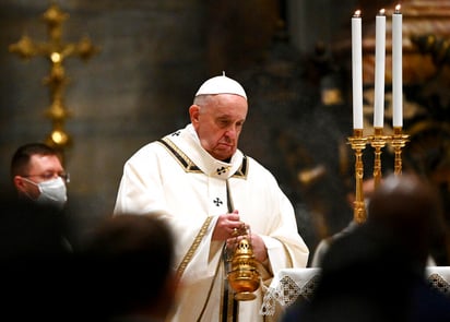 El papa Francisco instó hoy a quienes tienen responsabilidades a que se garantice la vacuna a todos 'sobre todo a los más vulnerables', en su mensaje de Navidad.
( AGENCIAS / AP) 