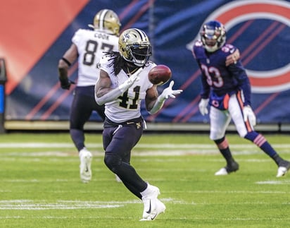 Alvin Kamara festejó la Navidad con un récord de anotaciones terrestres. El corredor de los Saints de Nueva Orleans se vistió de Santa Claus y le regaló a su equipo seis touchdowns por acarreo, para vencer 52-33 a los Vikings de Minnesota. (ARCHIVO)