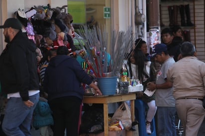 Son pocos los negocios que venden pirotecnia, pese a que está prohibido. (EL SIGLO DE TORREÓN) 