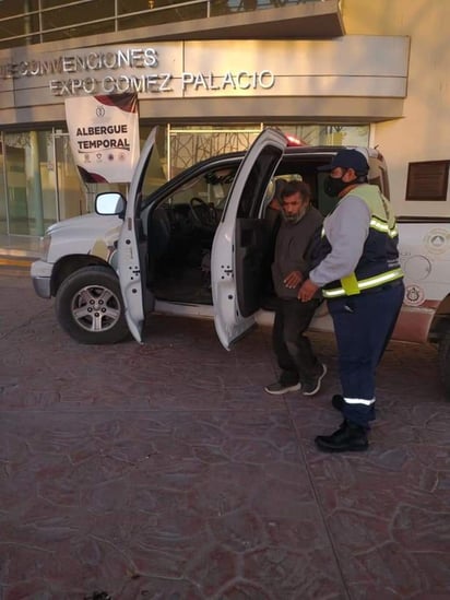 Se habilitó un albergue para refugiar a las personas del frío en la Expo Feria de Gómez Palacio.