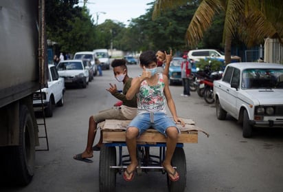 Cuba sumó este jueves 176 nuevos casos del nuevo coronavirus, 80 de ellos importados, lo que sitúa a diciembre como el mes con el mayor número de contagios desde el inicio de la pandemia, con un total de 3,000 positivos reportados, según el último parte del Ministerio de Salud Pública (Minsap). (ARCHIVO) 