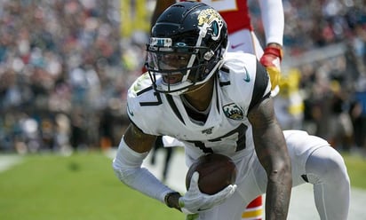 Los Jaguars de Jacksonville no contarán con el receptor DJ Chark para el último encuentro de la temporada en Indianápolis el domingo cuando intentarán poner fin a una racha de 14 derrotas sin dos de sus mejores jugadores. (ESPECIAL) 