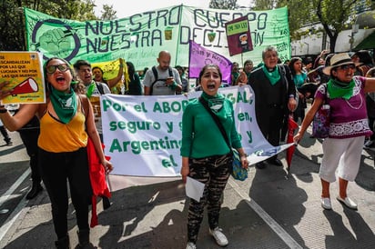 López Obrador planteó que sea por medio de una consulta ciudadana que se decida si se despenaliza el aborto en México. (ARCHIVO)