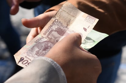 De acuerdo a una encuesta, el 62% de los mexicanos se quedaron sin dinero después de las fiestas decembrinas.