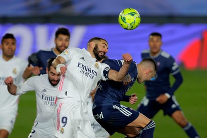 Cerrado resultó el duelo entre los blancos y gallegos en el estadio Alfredo di Stéfano de la capital española. (Especial) 