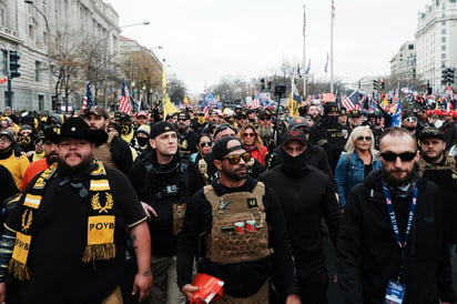  Enrique Tarrio, el líder del grupo ultraderechista Proud Boys, fue arrestado este lunes en Washington, donde planeaba participar este miércoles en una protesta masiva de apoyo al presidente saliente Donald Trump, confirmó la policía local. (ARCHIVO)