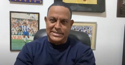 Antonio Carlos Santos se la cobró. Por medio de su canal de YouTube el exvolante del América habló de la salida de Miguel Herrera del equipo de las Águilas acusando de no tener compromiso por las declaraciones que hizo en contra de la afición y sus críticas contra él. (ESPECIAL) 