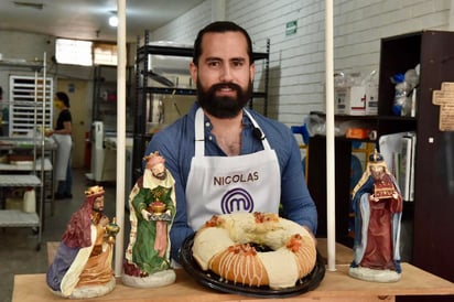 El lagunero Nicolás González, quien fuera participante de MasterChef México, preparó una deliciosa rosca de Reyes y revela qué les pidió a Melchor, Gaspar y Baltazar.