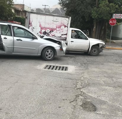 La tarde de este miércoles se registró un accidente vial en la colonia Luis Echeverría de la ciudad de Torreón que dejó como saldo solo daños materiales. (EL SIGLO DE TORREÓN)
