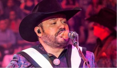 El vocalista del grupo Intocable, Ricardo Muñoz, aclaró a través de su cuenta de Instagram que no fue a través de contactos que pudo ser uno de los primeros ciudadanos, fuera del sector salud, que recibe la vacuna contra el COVID-19. (Especial) 