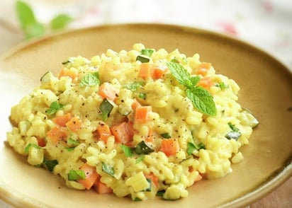 Este plato es muy completo, pues lleva vegetales y es fácil de hacer, ya sea en arrocera o en sartén.Aquí te compartimos la receta. (Especial) 