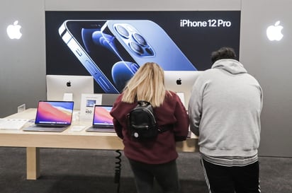 Si los rumores son ciertos, no será sino hasta finales de 2022 o 2023 cuando podríamos ver la llegada de un iPhone plegable. (EL SIGLO DE TORREÓN) 