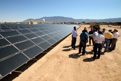 López Obrador sostuvo que algunas empresas solo 'agarraron' la bandera del medio ambiente para hacer negocios. (AP) 