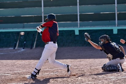  Al acercarse justo el punto medio de la temporada “Raymundo López Esquivel”, la Liga de Beisbol de Empleados y Profesionistas presenta una cerrada lucha por los primeros puestos del standing, garantizando que las emociones continuarán en ambas categorías. (ESPECIAL) 