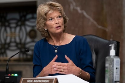 Lisa Murkowski, de Alaska, se convirtió este viernes en la primera senadora republicana en pedir la dimisión del presidente saliente de Estados Unidos, Donald Trump, al que se acusa de haber instigado el asalto al Capitolio del pasado miércoles, que dejó cinco muertos. (AGENCIAS) 