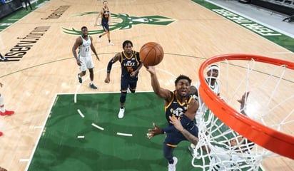 El Jazz anotó 25 triples para un récord de franquicia, en la victoria 131-118 sobre los Bucks de Milwaukee. (Cortesía Jazz)