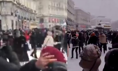 Pese a las restricciones por COVID-19, decenas de habitantes se reunieron a bailar y cantar frente a la Puerta del Sol en Madrid (CAPTURA) 