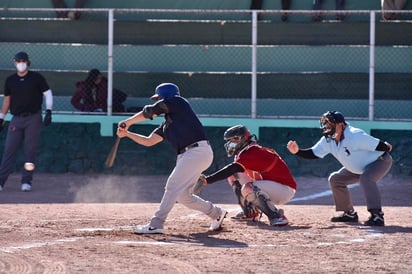 Continúa a gran ritmo la temporada “Raymundo López Esquivel” en la tradicional Liga de Beisbol de Empleados y Profesionistas, que entregó juegos de tremenda calidad durante la jornada anterior y este domingo se dispone a entregar otros nueve encuentros de emociones garantizadas. (ESPECIAL)
