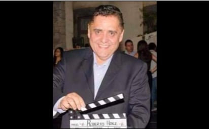 El productor de telenovelas Roberto Hernández falleció este sábado, así lo confirmó su agente de relaciones públicas Alfredo Gudinni en sus redes sociales. 'Siento en el alma el adiós de un productor amigo que quiero mucho y me dio la oportunidad de trabajar en el mundo novelero y de soñar, llorar y reír: Roberto Hernández. Nuestro Amor de Barrio por siempre en el corazón', escribió en Twitter. (ESPECIAL) 