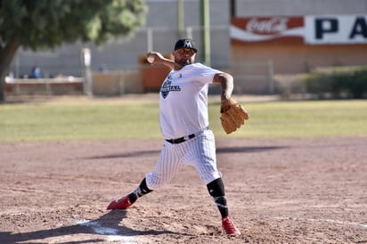 El campeón de la Serie del Caribe 2011, Alan Guerrero, luce en la lomita con Vías Férreas Laguna.