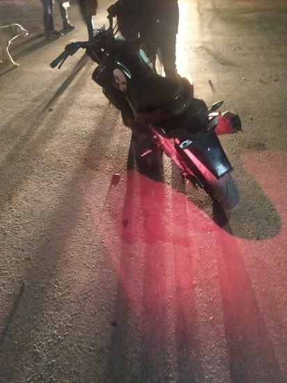 Detienen a la conductora de un vehículo sedán que impactó a un motociclista en la Constancia. (EL SIGLO DE TORREÓN)