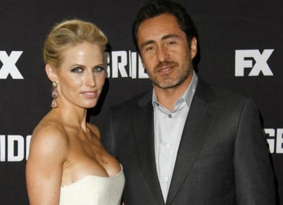 A casi un año de que falleciera Stefanie Sherk, la esposa de Demián Bichir, el actor mexicano la recordó con un emotivo mensajes, también le dedicó su nuevo proyecto en el que incursionará en el mundo de la trova. (Especial) 