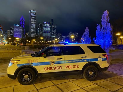 Un hombre mató a tres personas e hirió a cuatro más en una serie de tiroteos que comenzaron en el lado sur de Chicago y terminaron aproximadamente cuatro horas después con su muerte tras un enfrentamiento con la policía en un estacionamiento en el norte de la ciudad. (TWITTER)