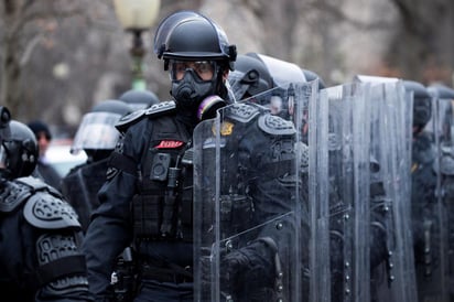 Un policía del Capitolio asignado al Senado y quien estuvo presente el miércoles, día de la irrupción de manifestantes, perdió la vida. Dos fuentes dijeron a la agencia Associated Press que se suicidó. (ARCHIVO) 