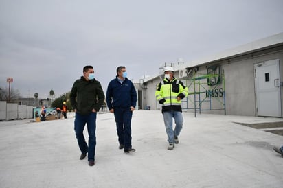 El alcalde Jesús Alfredo Paredes López, realizó un recorrido por las instalaciones de este hospital, que coloca a Monclova como el municipio con mayor infraestructura hospitalaria para la atención a pacientes COVID en el Estado.(EL SIGLO COAHUILA)