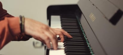 El taller musical cuenta con maestros en distintos instrumentos como piano y violín, entre otros.