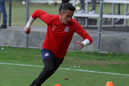 Conforme avancen las jornadas se irá viendo un Guadalajara sólido, agresivo al ataque, con mucha recuperación de balón y apretando al rival en propia cancha, según dijo el arquero Raúl Gudiño. (ARCHIVO)