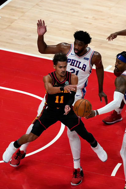 Trae Young anotó 26 puntos en la victoria de los Hawks de Atlanta 112-94 sobre los 76'ers de Filadelfia. (AP)