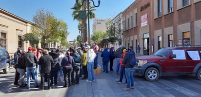 Maestros de tiempo completo están exigiendo al Gobierno federal el pago de su salario. (EL SIGLO DE TORREÓN) 