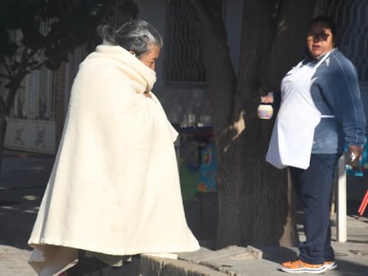 La Conagua informó que persistirá el ambiente de muy frío a gélido con heladas y posible caída de nieve o aguanieve en las primeras horas en zonas serranas de Coahuila, cielo medio nublado con lluvias aisladas en el estado, así como viento de dirección variable de 15 a 30 kilómetros por hora con rachas de 50 a 60 km/h en Durango.
(FERNANDO COMPÉAN)