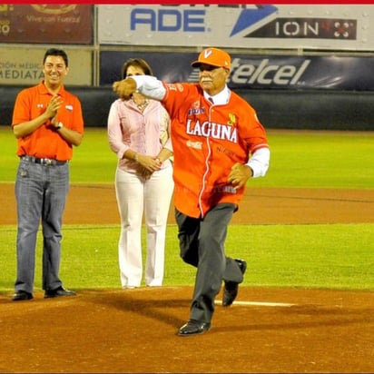 El luto volvió a invadir a la familia del beisbol lagunero, con el fallecimiento de Adolfo de la Torre Alcalá, conocido cariñosamente como “El Dandy”, quien fuera un destacado lanzador con los Algodoneros del Unión Laguna en la década de 1970 y formó parte del primer equipo mexicano que logró coronarse campeón de la Serie del Caribe. (EL SIGLO DE TORREÓN)