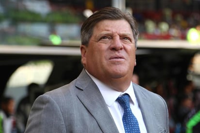 Cuando salió Miguel Herrera del América, su nombre se escuchó como uno de los candidatos para llegar al banquillo de Cruz Azul, equipo que al final del Guardianes 2020 se quedó sin DT con la renuncia de Robert Dante Siboldi. (ESPECIAL) 