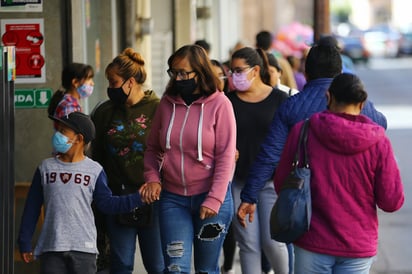 El IMSS exhorta a la población a evitar lugares con alta concentración de personas en lo posible. (EL SIGLO DE TORREÓN)