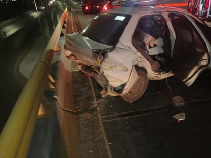 Los hechos se registraron cerca de las 00:50 horas de la madrugada de este miércoles sobre el bulevar Torreón-Matamoros, en la parte alta del puente vehicular de la carretera a Mieleras.
(EL SIGLO DE TORREÓN)