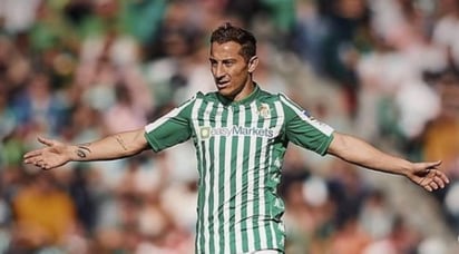 Después de quince días de estar aislado por el COVID-19, Andrés Guardado regresó a los entrenamientos con el Betis de Sevilla. (ESPECIAL)