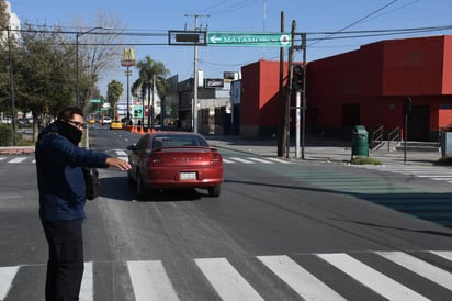 El colectivo ciclista Ruedas del Desierto se pronunció a favor de la ciclovía en la calzada Colón y aseguró que lo que se requiere en Torreón es contar con esta infraestructura en más vialidades, a fin de desarrollar una red que permita a más personas circular en este medio de transporte de forma segura.
(ARCHIVO)